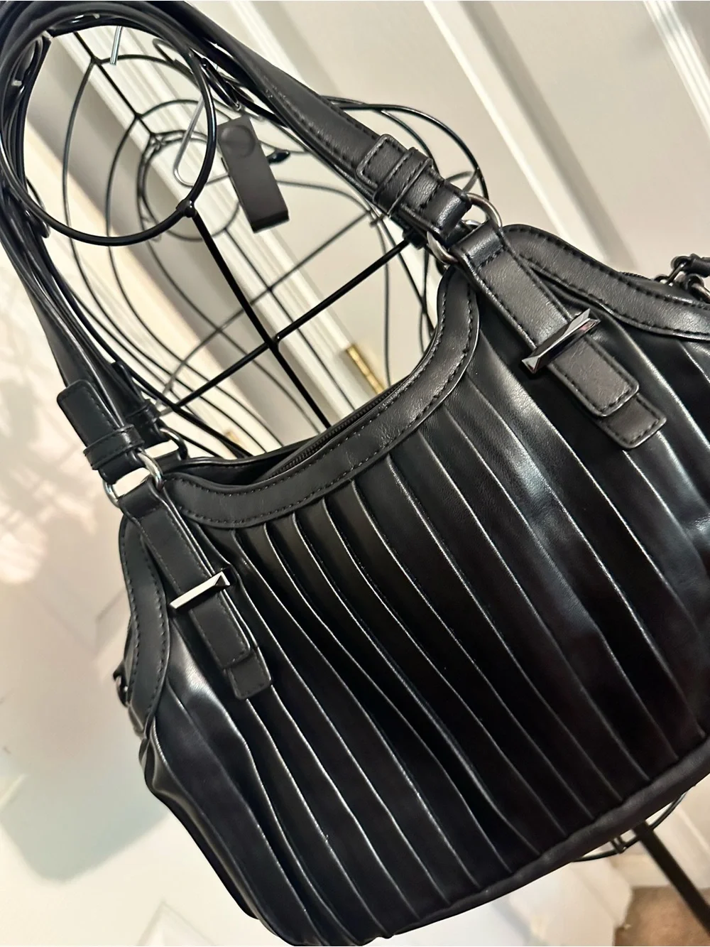 Simply Vera Wang Satchel Bag Handbag Purse Black. Pleated Design Faux Leather